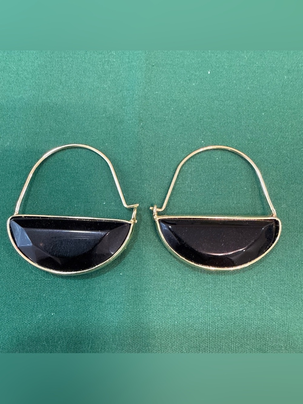 Goldtone And Black Half Moon Faceted Crystal Earrings. 15F